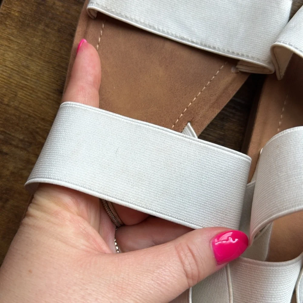 Steve Madden 9.5 White & Tan Iria Sandals